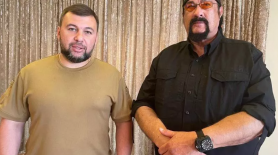 Steven Seagal, în vizită la separatiștii pro-ruși din Donbas. Actorul i-a cerut lui Putin o slujbă nouă